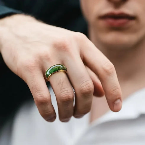 Men's 8mm Titanium Green Dyed Elder Wood Inlay Comfort-Fit Polished Wedding Band