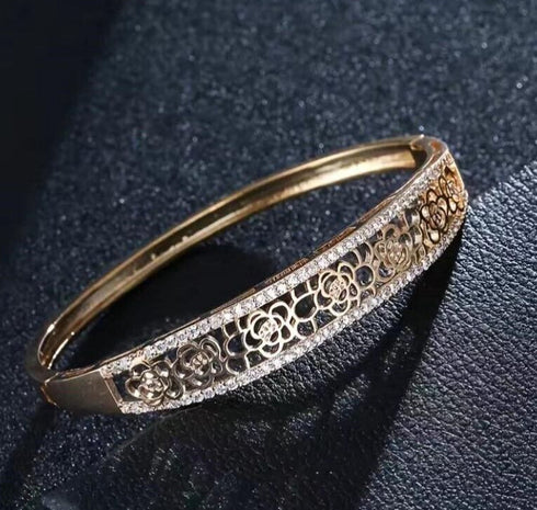 Stunning Floral Pattern 14K Gold Plated Cubic Zirconia Bracelet For Women