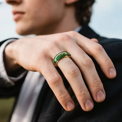 Men's 8mm Titanium Green Dyed Elder Wood Inlay Comfort-Fit Polished Wedding Band