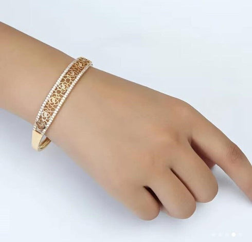 Stunning Floral Pattern 14K Gold Plated Cubic Zirconia Bracelet For Women